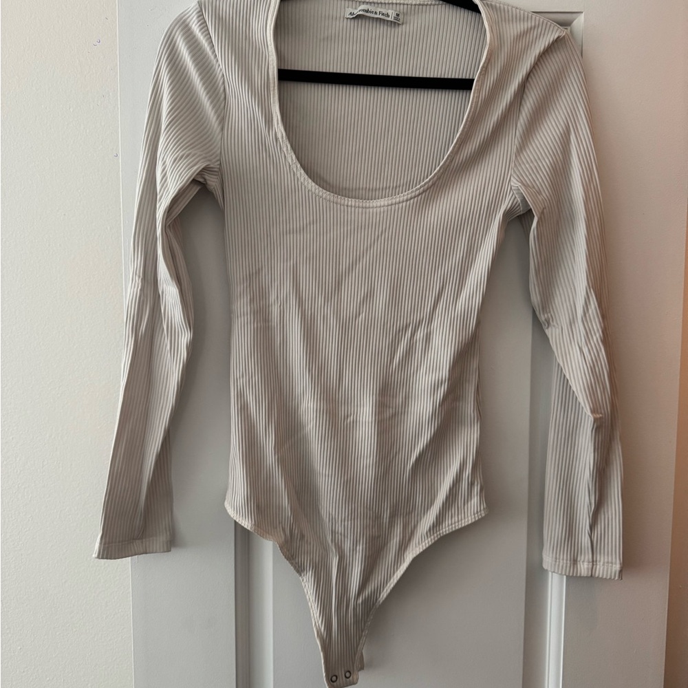 Abercrombie & Fitch low neck white ribbed bodysuit